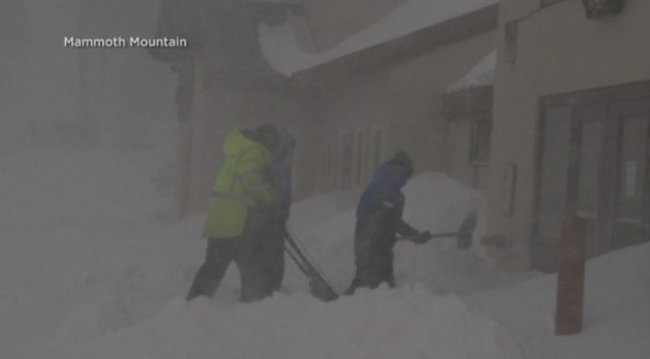 Силна буря донесе виелици и затвори магистрали в щатите Северна